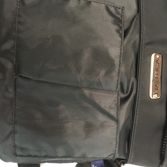 NAUTICA crossbody bag.Nylon. Excel cond. Bold metal emblem & 4” brand zip pull. - Picture 5 of 6